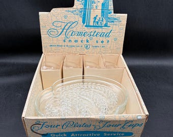 Vintage Federal Glass Homestead Snack Set met 4 borden en 4 bekers, transparant met tarwemotief.