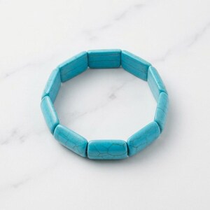 Perlenarmband "Athen", rechteckige Perlen in Türkis-Optik, Einzelstück, Handgelenk 17-18 cm
