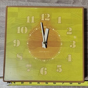 Mid Century General Electric Model 2175  Kitchen Wall Clock USA  Green/Brown