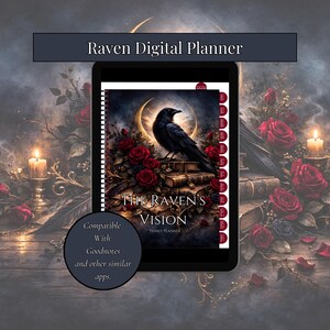 Könnte beinhalten: Ein Tablet zeigt einen digitalen Planer mit dem Titel "Raven Digital Planner". Das Cover des Planers zeigt einen schwarzen Raben auf Büchern, umgeben von roten Rosen und einem Halbmond. Der Text "The Raven's Vision" ist darunter zu sehen.