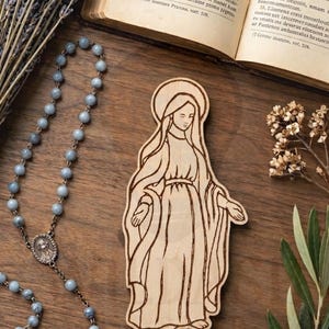 Virgin Mary Handheld Shrine – 3" Engraved Basswood Prayer Disc, Catholic Comfort Token