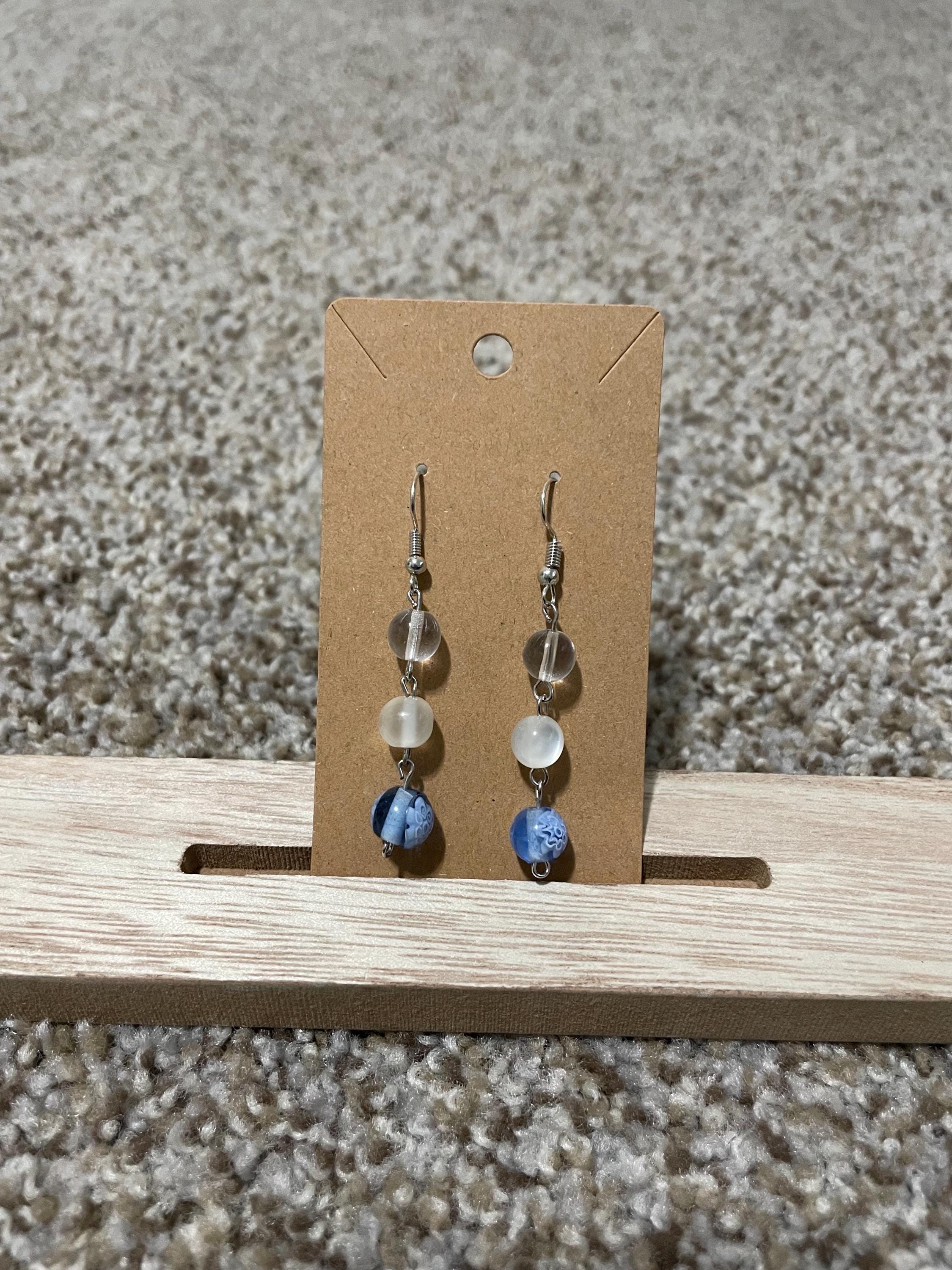 三つ裂きの青い花柄のダングルイヤリング。 - Etsy 日本