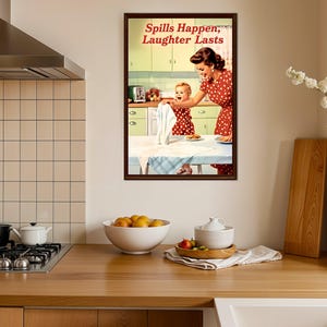 Arte de pared de cocina retro, póster vintage de madre e hijo, obra de arte con vestido de lunares rojos, impresión nostálgica de los años 50, los derrames ocurren, la risa dura