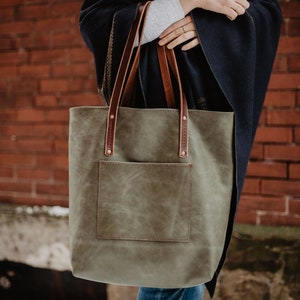 Classic Carryall Tote image 1