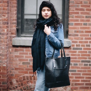 Classic Carryall Tote image 3