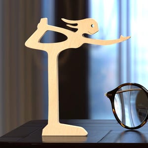 Statuetta di ballerina in legno di faggio: decorazione per la casa dedicata a yoga e danza