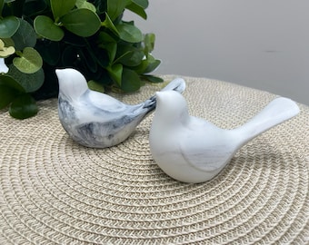 Minimalist White Bird Figurine – Handmade Gypsum Bird Sculpture – Modern Neutral Home Decor – Small Shelf Accent Ornament Hygge style bird.