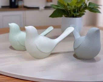 Hygge style bird. Minimalist White Bird Figurine – Handmade Gypsum Decorative Sculpture for Modern and Japandi Style Home Decor