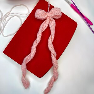 Bow Bookmark – Soft Pink Yarn Book Accessory, Gift for Book Lovers