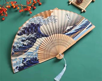 Ventaglio pieghevole giapponese, design a onde di Kanagawa, vintage, accessorio portatile.