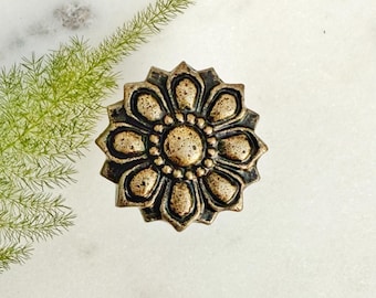Bronze Flower Knob: Antique Style Metal Dresser Knob