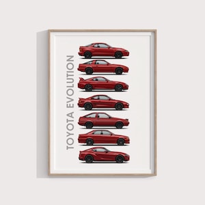 Puede incluir: Una lámina enmarcada que muestra siete coches deportivos Toyota rojos dispuestos verticalmente en una columna. El texto TOYOTA EVOLUTION está impreso en gris verticalmente en el lado izquierdo. Cada coche se muestra de perfil sobre fondo blanco.