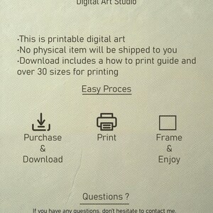 Pu&ograve; includere: Grafica di uno studio di arte digitale con testo che recita "Questa &egrave; arte digitale stampabile. Nessun articolo fisico verr&agrave; spedito a te. Il download include una guida su come stampare e oltre 30 dimensioni per la stampa. Processo facile." La grafica mostra un'icona di download, un'icona di stampante e un'icona di cornice con testo che recita "Acquista e scarica", "Stampa" e "Inquadra e goditi". La grafica include anche il testo "Domande? Se hai domande, non esitare a contattarmi. Sar&ograve; pi&ugrave; che felice di aiutarti!"