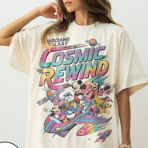 Retro 80-tals Guardians of the Galaxy Cosmic Rewind-tröja, Musse Pigg och vänner Disney Ride-tröja, matchande familjetröjor med Walt Disney World-resa 2026 Ivory/Natural/Sand