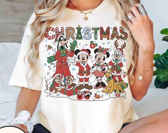 Camiseta navideña retro de Mickey y sus amigos, camiseta navideña con personajes de Disney, pijamas navideños familiares de Disneyland, camiseta para el viaje a Disneyworld 2025