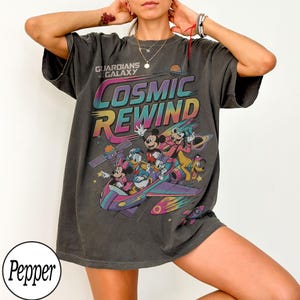 Retro 80-tals Guardians of the Galaxy Cosmic Rewind-tröja, Musse Pigg och vänner Disney Ride-tröja, matchande familjetröjor med Walt Disney World-resa 2026 Pepper/Dark Heather