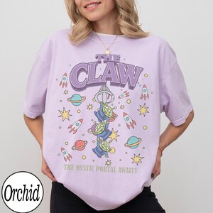 Camiseta retro de Toy Story Aliens The Claw, Pizza Planet The Mystic Portal Awaits, Camiseta Disney Pixar Fest 2026, Camiseta de viaje a Disneyland Pizza Planet Orchid