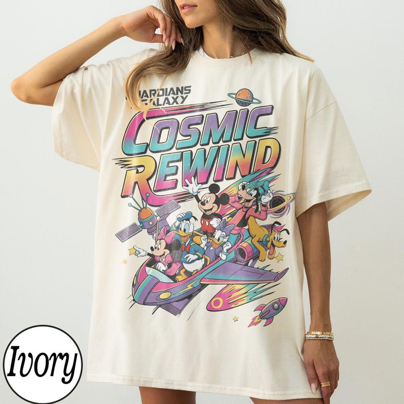 Retro 80-tals Guardians of the Galaxy Cosmic Rewind-tröja, Musse Pigg och vänner Disney Ride-tröja, matchande familjetröjor med Walt Disney World-resa 2026 Ivory/Natural/Sand