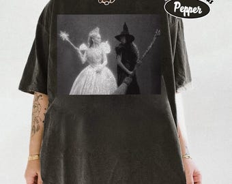 Wicked für guten Komfort Farben Shirt, Elphaba und Glinda T-Shirt, Broadway Musical Graphic Tee, Wicked Film Hexe Ästhetisches Top, Theater Geschenk