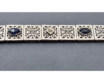 Pulsera antigua de paneles de filigrana Art Déco de EIF & Co con piedras de cristal de zafiro azul.