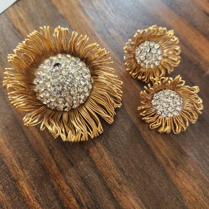 Unsigned, likely Regency, mid-century gold and rhinestone daisy brooch with earrings set