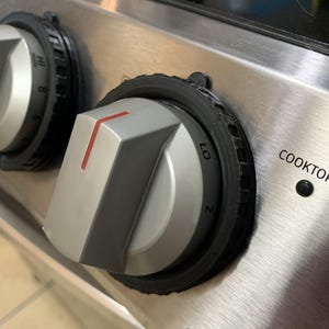 Twist-to-Lock Oven Knob Lock