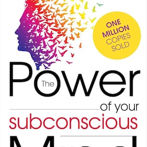 Könnte beinhalten: Buchumschlag mit einer farbenfrohen Illustration eines menschlichen Kopfes, aus dem Vögel fliegen. Der Titel lautet "The Power of Your Subconscious Mind" von Dr. Joseph Murphy. Das Cover enthält außerdem den Text "One Million Copies Sold".