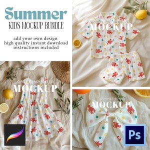 Può includere: Un pacchetto mockup con abbigliamento estivo per bambini. Include un completo camicia e pantaloncini bianchi, un vestito e un fiocco, tutti con un motivo a forma di aragosta e stelle. Il testo "Summer KIDS MOCKUP BUNDLE" è visibile.