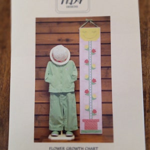 MH 572 Designs Pattern - Flower Growth Chart - 8 1/2" X 42" - Paper Foundation - Naaien & Borduren - Cadeau - Muurhangend