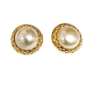 Vintage Retro Pearl Clip on Earrings, White Pearl Clip on Gold Earrings, Vintage statement Earrings, Art Deco Vintage Pearl Earrings