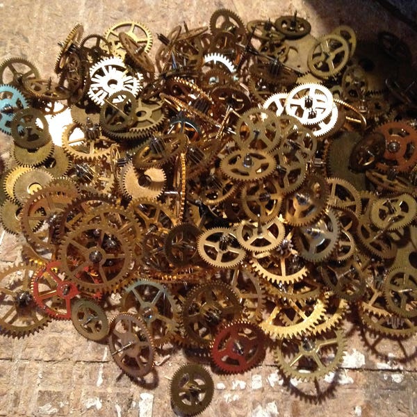 50 mixed random pick brass clock gears