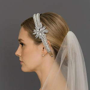 Pearl Crystal Bridal Headband – Vintage Silver Wedding  display picture 1