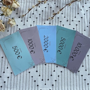 May include: Five pastel-colored gift certificates, each displaying a different value in Euros: 500€, 1000€, 2000€, 5000€, and 10.000€. Each certificate has a decorative border and a sunburst design.