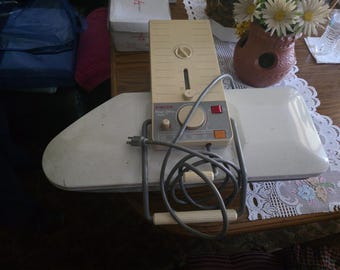 Vintage:Nice and Clean Condition Singer Magic Press 4 - Commercial