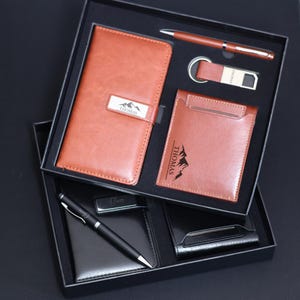 Cartera de cuero grabada personalizada para hombre, juego de regalo con libreta personalizada y bolígrafo, billetera personalizada para hombre, regalo para padrinos de boda, regalo para el Día del Padre.