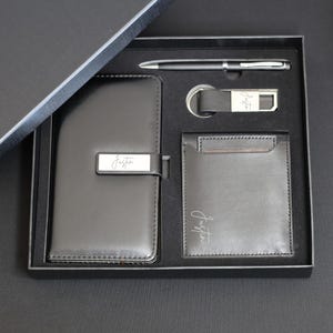 Portefeuille en cuir gravé personnalisé pour homme Cahier personnalisé avec stylo Ensemble cadeau Portefeuille pour homme personnalisé Cadeau garçon d'honneur pour lui Cadeau fête des pères
