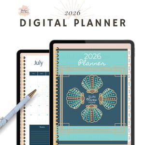 Op de afbeelding: Een digitale planner voor 2026 met een teal cover, schelpmotieven en gouden accenten. De planner toont een juli-kalenderweergave en een pen. De tekst "2026 DIGITAL PLANNER" staat bovenaan.