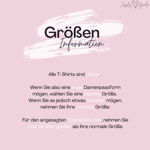 May include: Pink background with black text explaining sizing information for unisex t-shirts. The text reads "Gr&ouml;&szlig;en Information" at the top, followed by "Alle T-Shirts sind Unisex." and instructions for choosing the correct size based on fit preference.