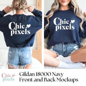 Può includere: Mockup anteriore e posteriore di una felpa Gildan 18000 blu navy con il testo "Chic pixels" e un cuore stampato in bianco sul davanti e sul retro.