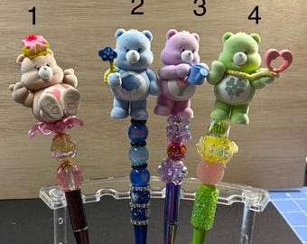 Jedyne w swoim rodzaju, specjalnie zaprojektowane długopisy z koralikami Care Bear.