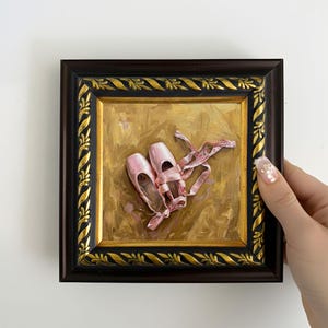 バレエシューズの油絵、ピンクのバレエシューズのアート、ダンサーの壁飾り