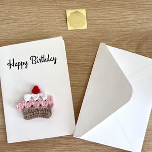 Carte de joyeux anniversaire au crochet Carte de voeux pour gâteau au crochet faite main Carte-cadeau Pour elle Pour lui Pour la famille 3 couleurs disponibles
