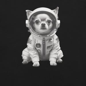 Chihuahua Astronaut T-Shirt – Funny Space Dog Tee | Cute Pet Shirt for Dog Lovers, Space Fans & Quirky Gift Ideas