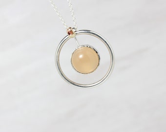Large Peach Moonstone Sapphire Necklace Silver Gold Pale Orange Gemstone Simple Galaxy Bezel Design Subtle Gift Idea Her - Pfirsichgalaxis