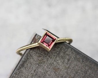 Delicate Kite Set Anthill Garnet 18K Yellow Gold Ring Rose Pink Wine Princess Cut Arizona Gemstone Modern Elegant Square Setting - Roseneck