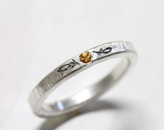 Orange Yellow Sapphire Wedding Band Delicate Hammered Silver Ring Tiny Leaf Engraving Golden Autumn - Herbstblatt