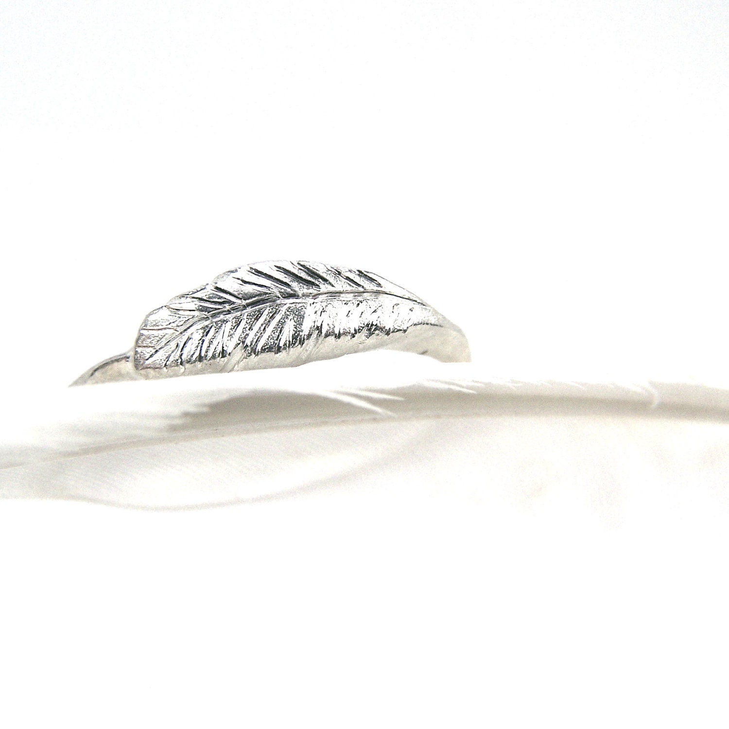 White gold feather ring deals