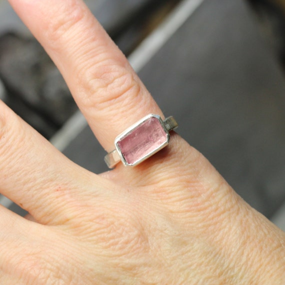 Round Pink Faceted Bi-Colored Tourmaline Gemstone Silver Woman Ring Size 6-10 Round Pink Faceted Bi-Colored Tourmaline Gemstone Silver Woman Ring Size 6-10