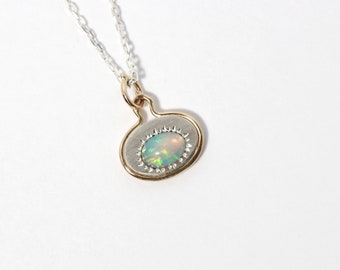 Dreamy Ethiopian Opal Necklace Oval Multicolored Cabochon Flashy Green Blue Orange Gemstone Silver 10K Yellow Gold Pendant - Vielfarbigkeit