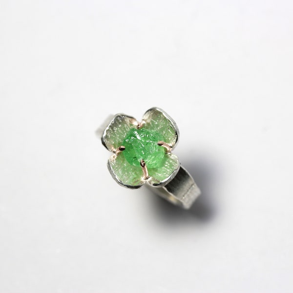 Unique 4 Leaf Clover Raw Mint Green Garnet Ring 14K Rose Gold Textured Silver Band Rough Merelani Tanzania Gemstone Good Luck - Kleeblatt